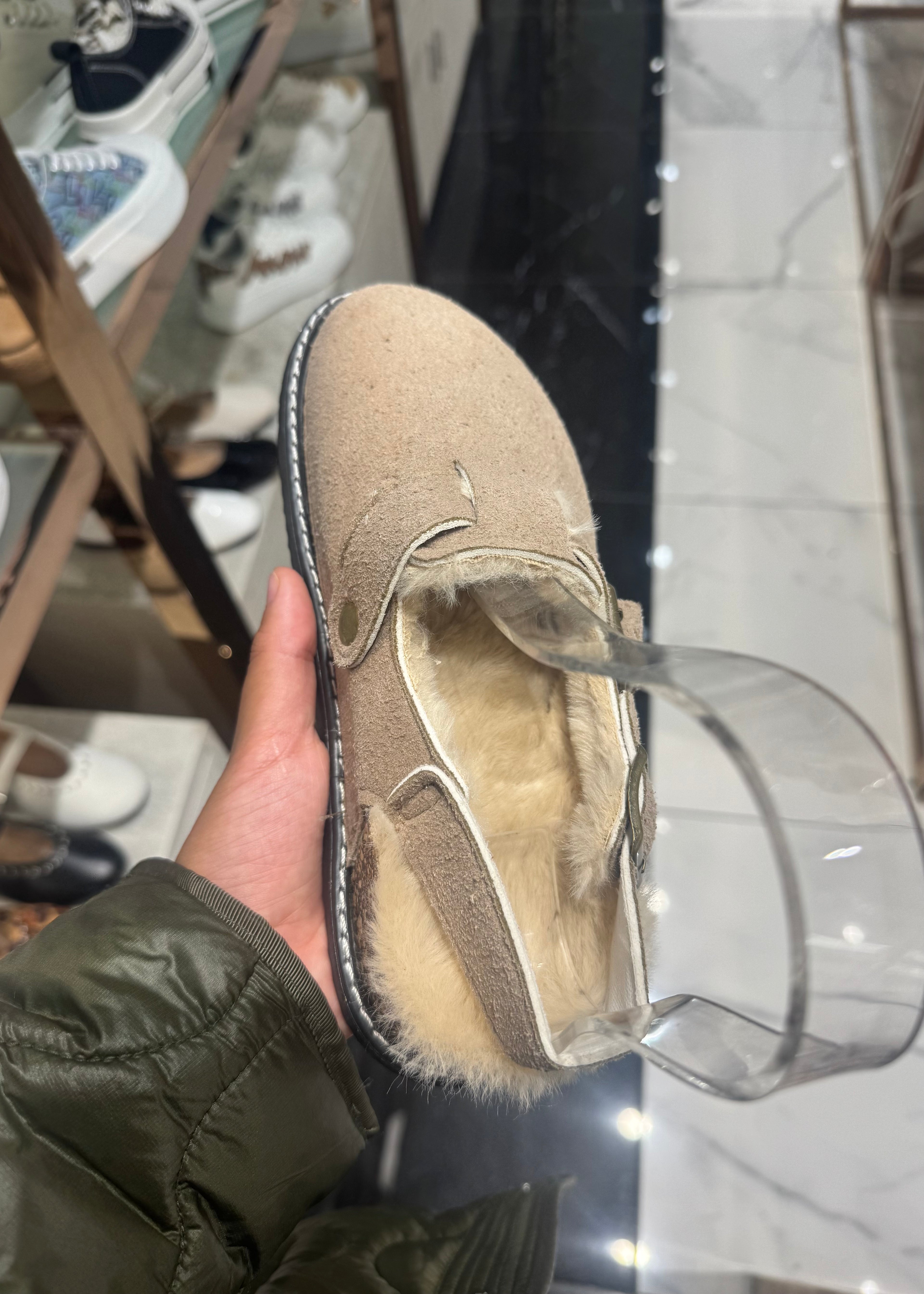 Mules sabots fourrés pour femme, intérieur en fausse fourrure douce, confortables et chaudes.