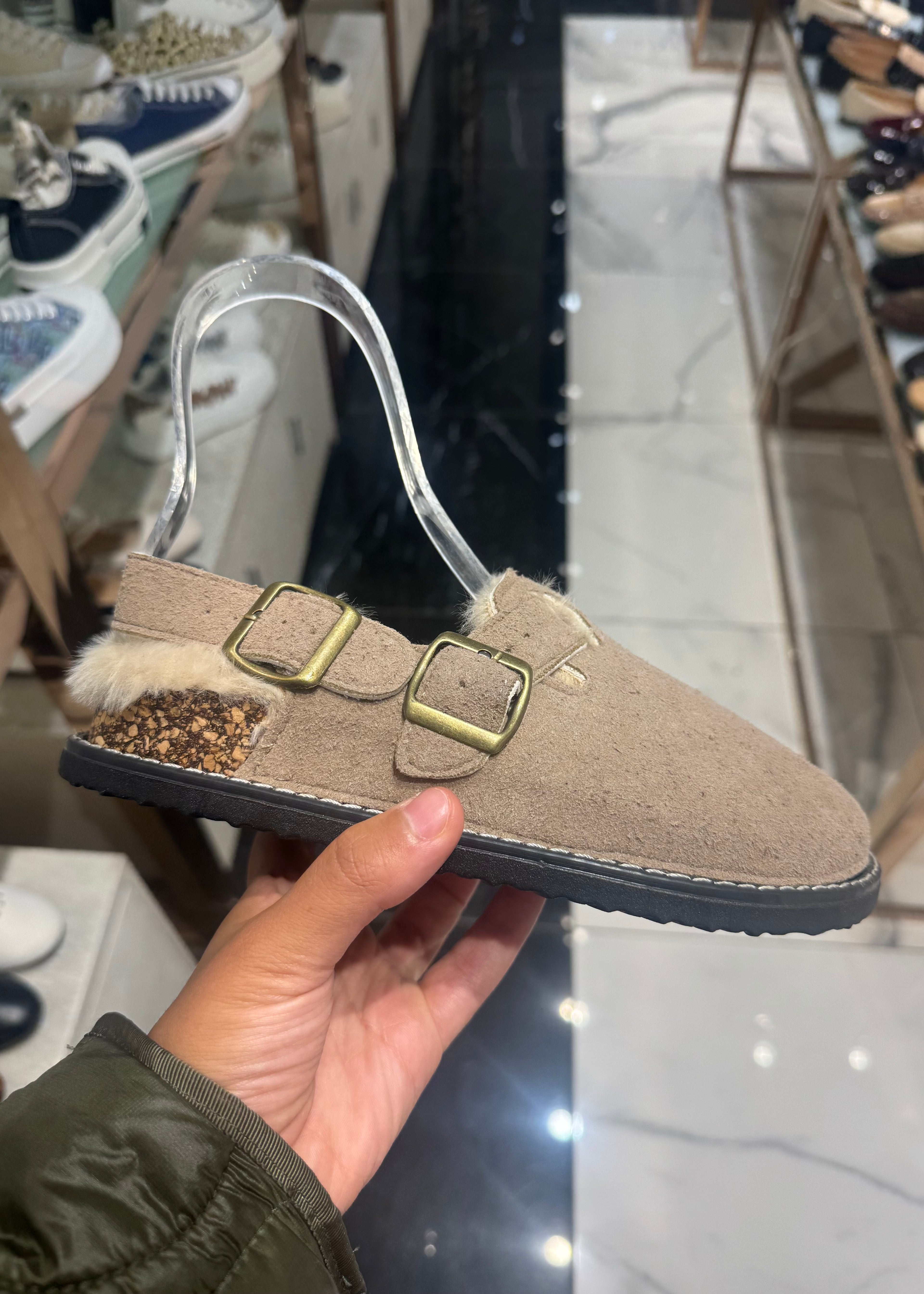 Mules sabots fourrés pour femme, intérieur en fausse fourrure douce, confortables et chaudes.