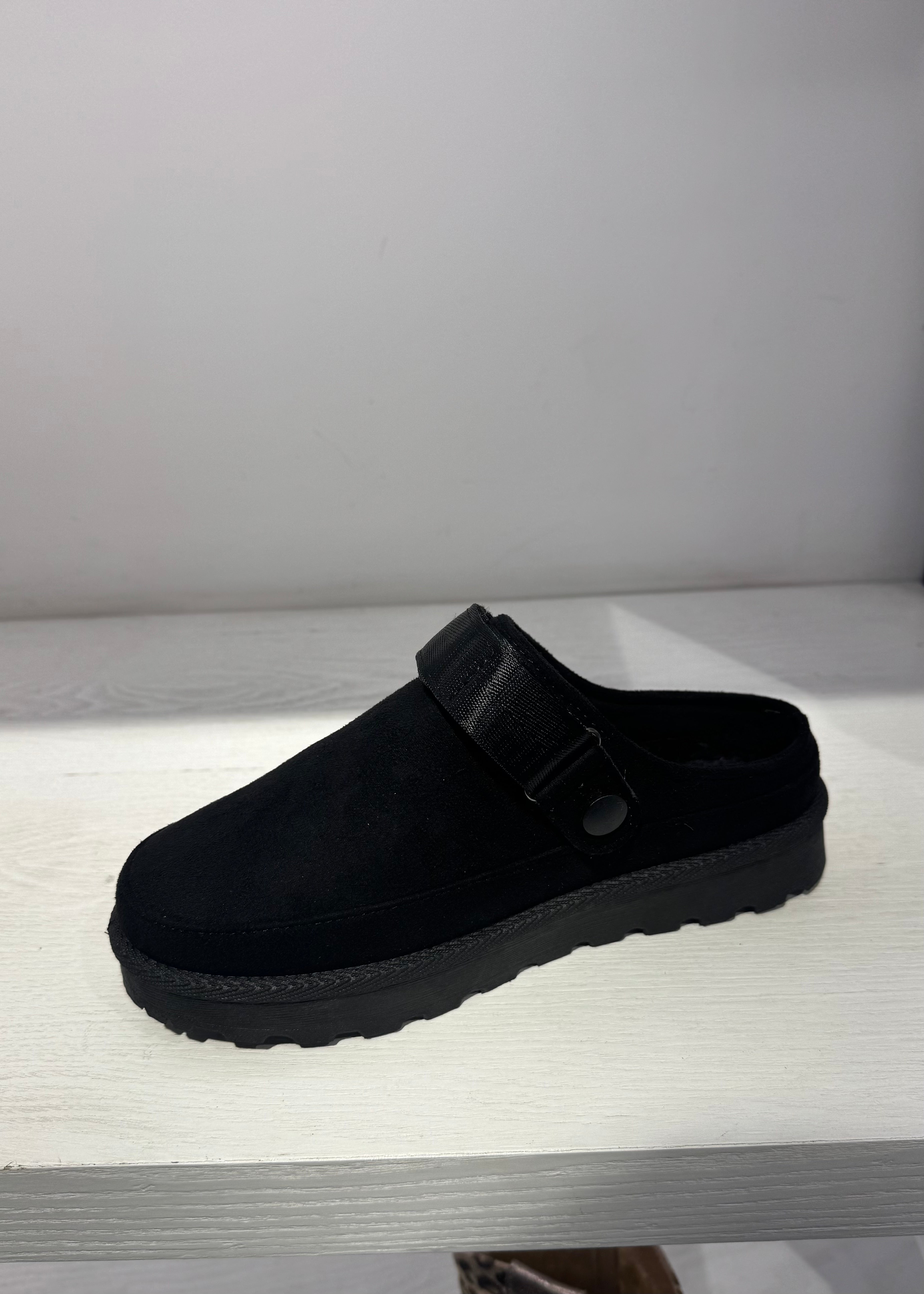 Mules sabots fourrés pour femme, intérieur en fausse fourrure douce, confortables et chaudes.