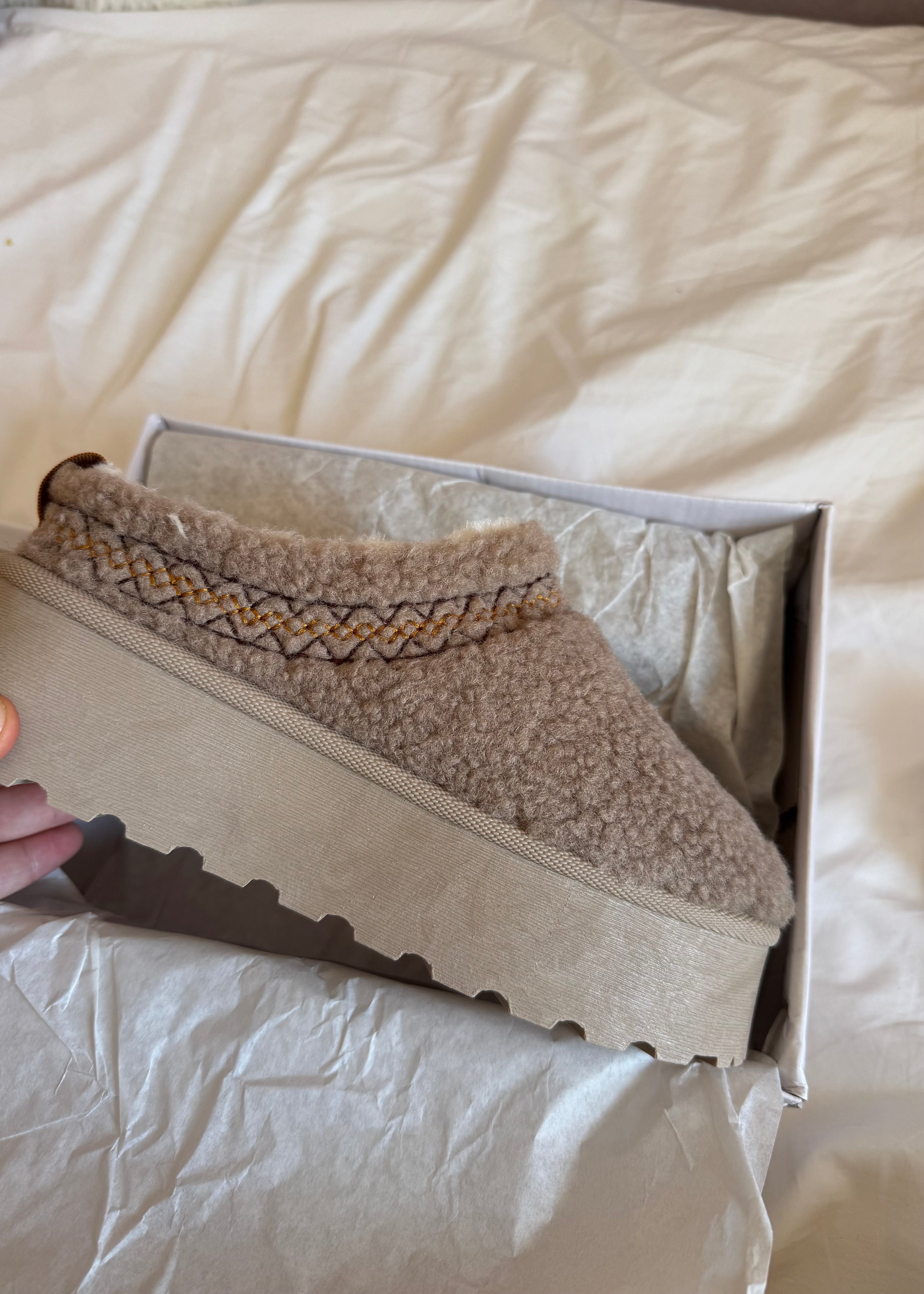Mules moumoute pour femme à plateforme, doublure en fausse fourrure ultra douce, confortables et chaudes.