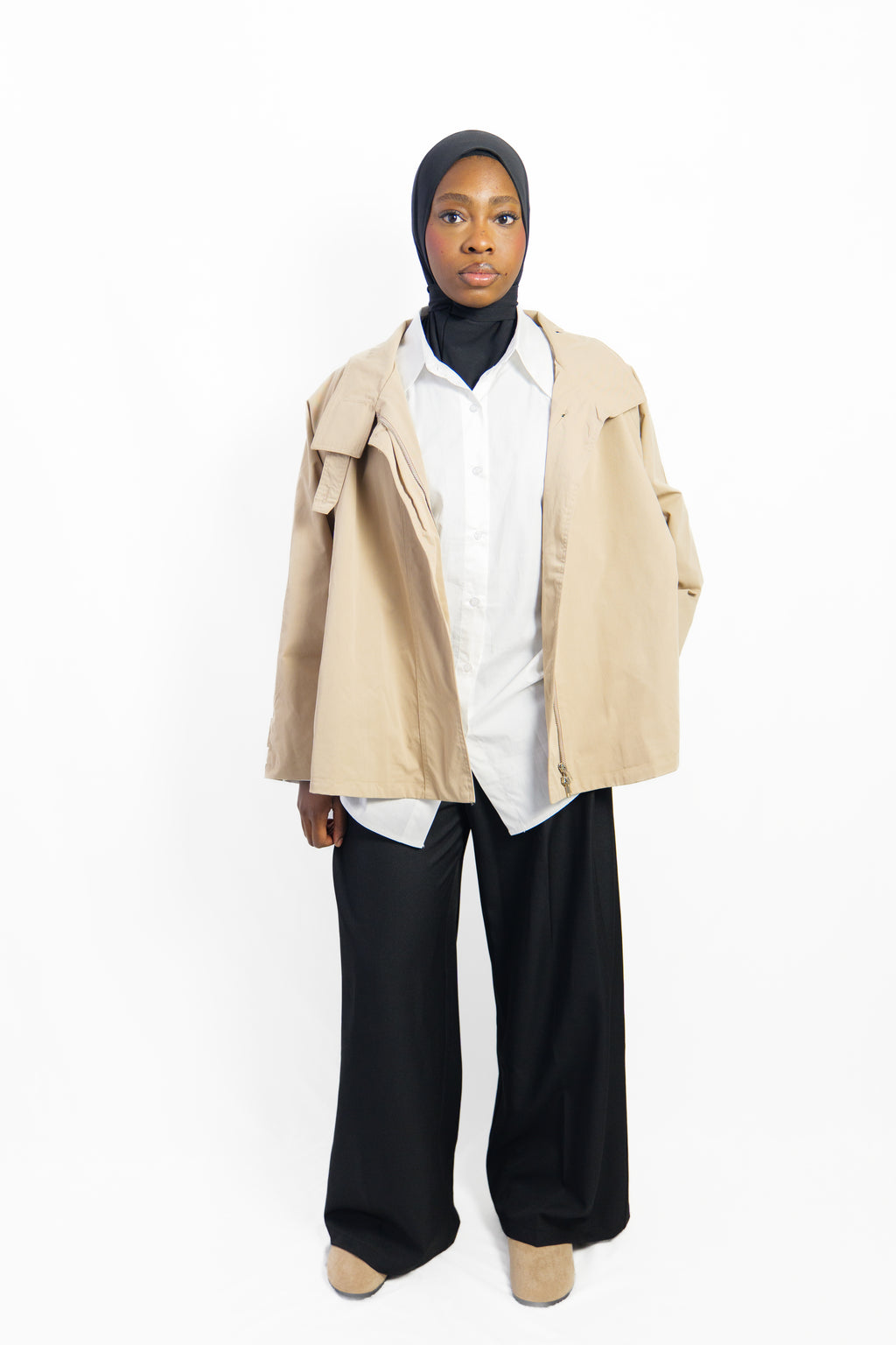 Trench court col montant