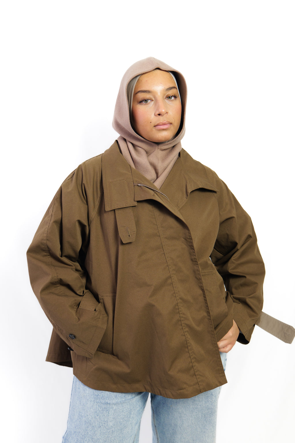 Trench court col montant
