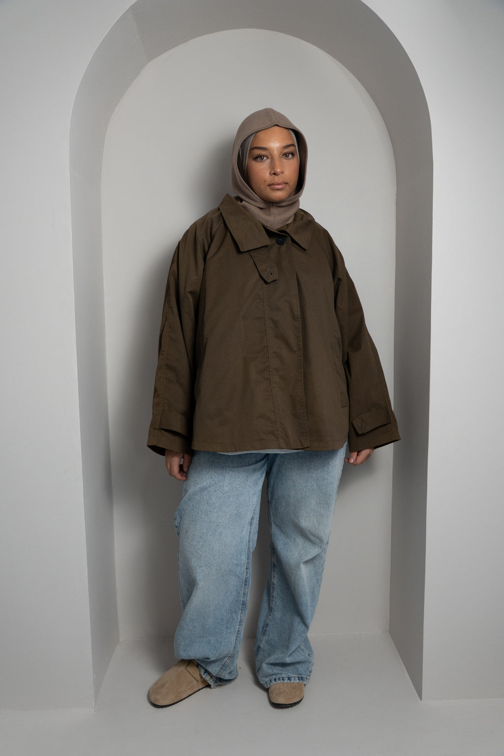 Trench court col montant