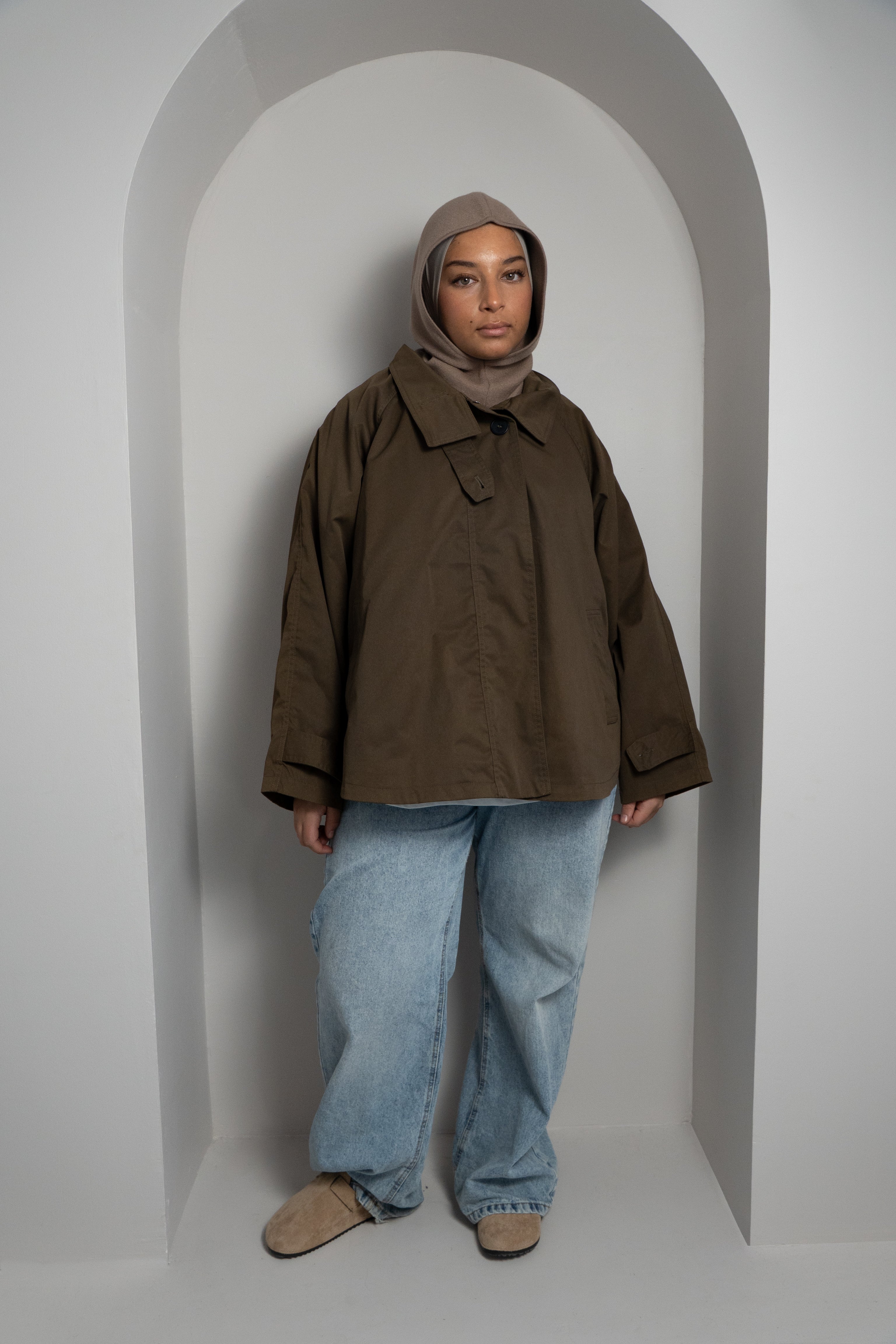 Trench court col montant